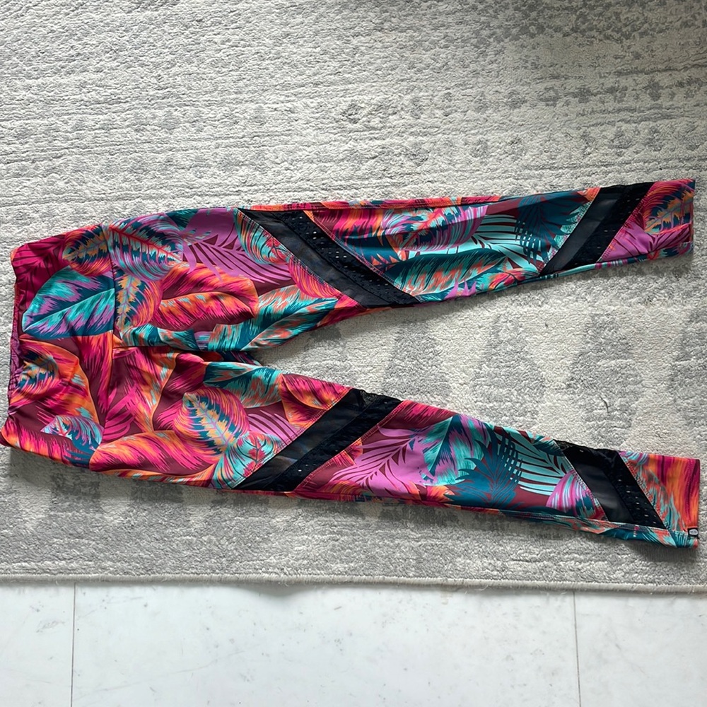 Onzie tropical leggings size XS